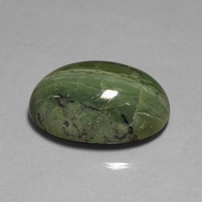 Serpentine vert naturelle coupe ovale, 36,66 ct, opaque