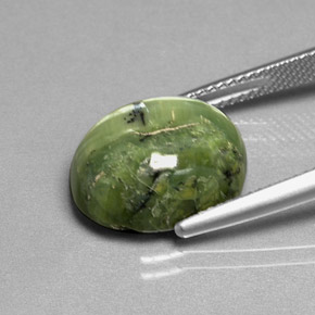 Serpentine vert naturelle coupe ovale, 7,13 ct, opaque