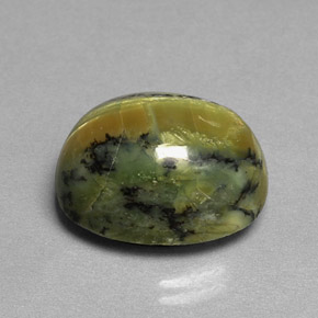 Serpentine vert naturelle coupe ovale, 10,26 ct, opaque