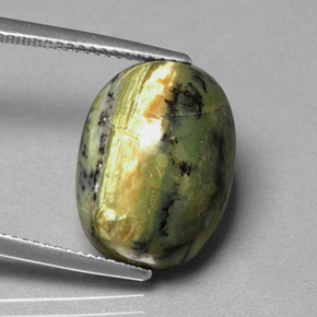 Serpentine vert naturelle coupe ovale, 10,26 ct, opaque