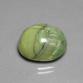 Serpentine vert naturelle coupe ovale, 8,56 ct, opaque
