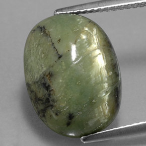 Serpentine vert naturelle coupe ovale, 7,68 ct, opaque