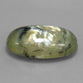 Serpentine vert naturelle coupe ovale, 9,95 ct, opaque