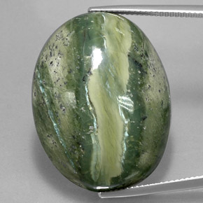 Serpentine vert naturelle coupe ovale, 47,57 ct, opaque