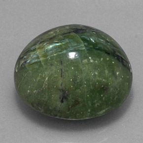 Serpentine vert naturelle coupe ovale, 14,38 ct, opaque