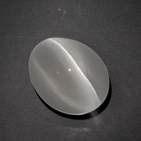 Sillimanite cat's eye gris naturelle coupe ovale, 7,96 ct, translucide