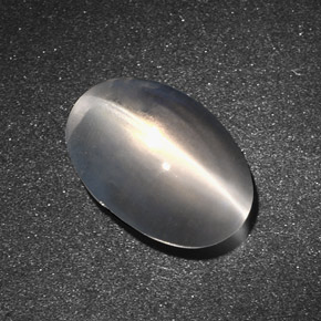 Sillimanite cat's eye gris naturelle coupe ovale, 7,34 ct, translucide