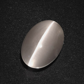 Sillimanite cat's eye gris naturelle coupe ovale, 5,66 ct, translucide