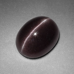 Sillimanite cat's eye marron naturelle coupe ovale, 2,88 ct, opaque
