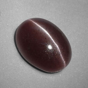 Sillimanite cat's eye marron naturelle coupe ovale, 3,47 ct, opaque