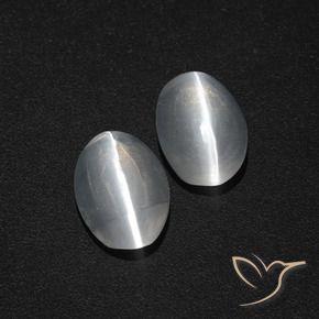Achetez naturel 2,31ct blanc sillimanite cat's eye gems, coupe ovale, en provenance madagascar chez gemselect. en stock, livraison internationale!