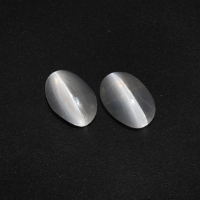 Achetez naturel 2.53ct Blanc clair Sillimanite œil de chat gems, Coupe ovale, En provenance Madagascar chez GemSelect. En stock, livraison internationale!