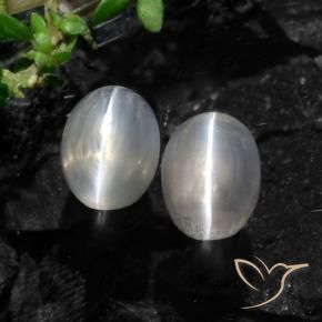 Shop natural 2.61ct Gris très clair Sillimanite œil de chat gems, ovale, from Madagascar at GemSelect. In stock, global shipping!