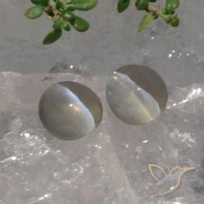 Shop natural 3.07ct Gris très clair Sillimanite œil de chat gems, ovale, from Madagascar at GemSelect. In stock, global shipping!