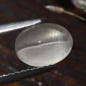 Sillimanite œil de chat Fumée naturelle Coupe ovale, 1.73 ct, Transparent