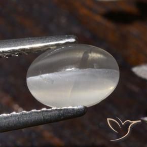 Sillimanite œil de chat Blanc chaud naturelle ovale, 1.58 ct, Transparent