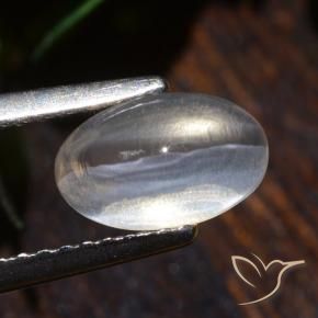 Sillimanite œil de chat Clair naturelle ovale, 1.75 ct, Transparent