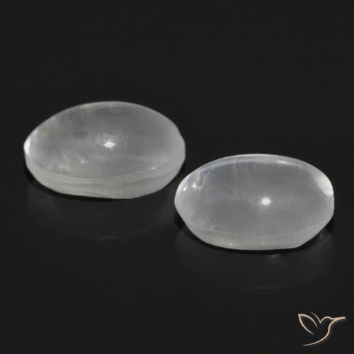 Shop natural 2.28ct Gris très clair Sillimanite œil de chat gems, ovale, from Madagascar at GemSelect. In stock, global shipping!
