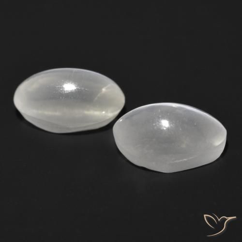 Shop natural 2.16ct Gris très clair Sillimanite œil de chat gems, ovale, from Madagascar at GemSelect. In stock, global shipping!