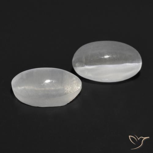 Shop natural 1.55ct Gris très clair Sillimanite œil de chat gems, ovale, from Madagascar at GemSelect. In stock, global shipping!