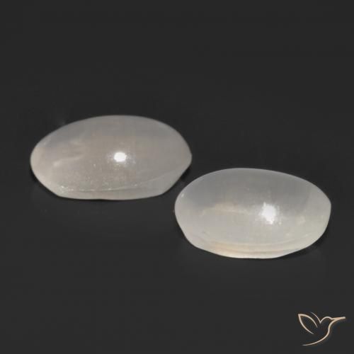 Shop natural 1.15ct Gris très clair Sillimanite œil de chat gems, ovale, from Madagascar at GemSelect. In stock, global shipping!