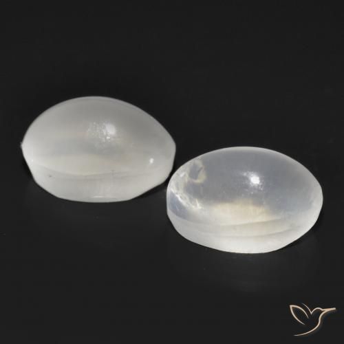 Shop natural 2.43ct Blanc Sillimanite œil de chat gems, ovale, from Madagascar at GemSelect. In stock, global shipping!