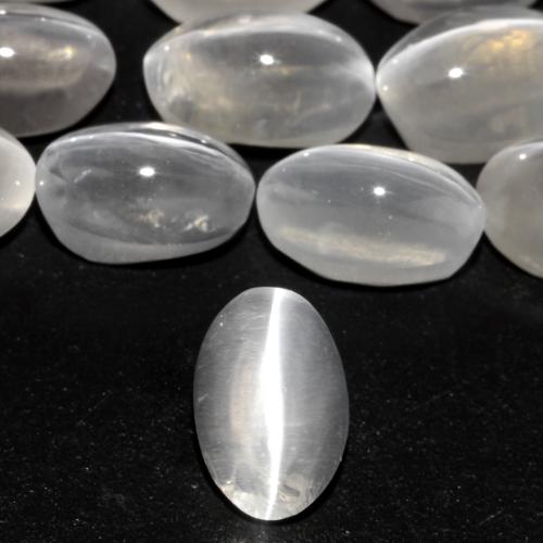 Achetez naturel 1.78ct Gris très clair Sillimanite œil de chat gems, Coupe ovale, En provenance Madagascar chez GemSelect. En stock, livraison internationale!
