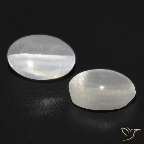 Shop natural 1.40ct Blanc Sillimanite œil de chat gems, ovale, from Madagascar at GemSelect. In stock, global shipping!