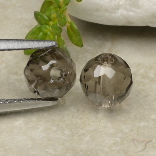 Achetez naturel 2.91ct Marron noir Quartz fumé gems, Sphère / Boule, En provenance Brésil chez GemSelect. En stock, livraison internationale!