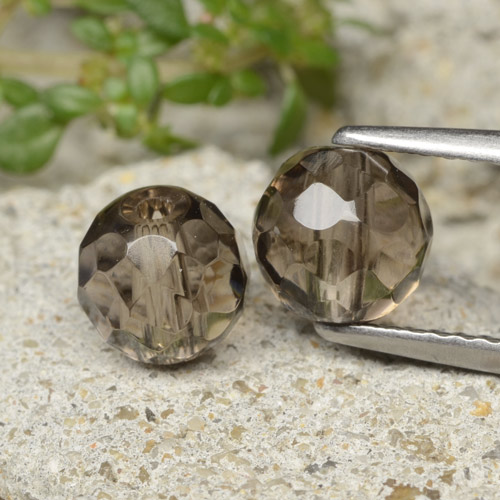 Achetez naturel 2.78ct Brun ambré léger Quartz fumé gems, Sphère / Boule, En provenance Brésil chez GemSelect. En stock, livraison internationale!