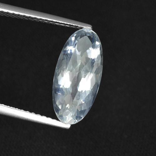 Sodalite blanc naturelle coupe ovale, 2,85 ct, VS