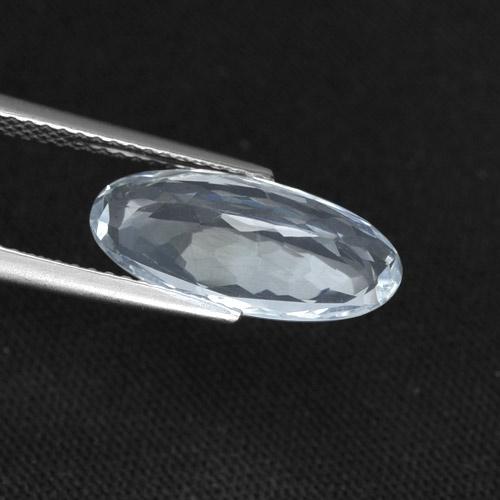 Sodalite blanc naturelle coupe ovale, 2,85 ct, VS