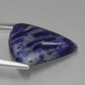 Sodalite Violet Bleu naturelle Forme fantaisie, 22.74 ct, Opaque