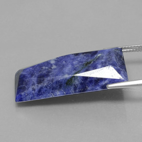 Sodalite Violet Bleu naturelle Forme fantaisie, 19.83 ct, Opaque