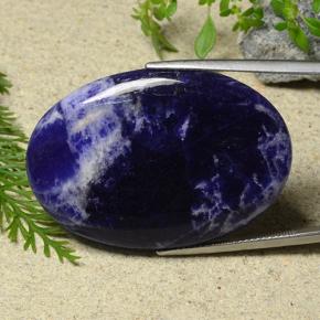 Sodalite violet bleu naturelle coupe ovale, 33,21 ct, opaque
