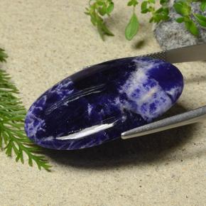 Sodalite violet bleu naturelle coupe ovale, 33,21 ct, opaque
