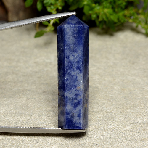 Sodalite Bleu marine naturelle Forme fantaisie, 21.92 ct, Opaque