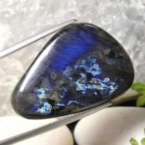 Spectrolite multicolore naturelle forme fantaisie, 24,80 ct, opaque