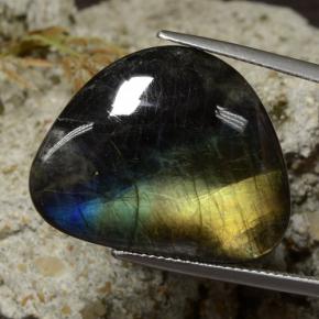 Spectrolite multicolore naturelle forme fantaisie, 19,11 ct, opaque