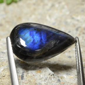 Spectrolite Multicolore naturelle En forme de poire, 8.15 ct, Opaque