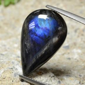 Spectrolite Multicolore naturelle En forme de poire, 8.15 ct, Opaque