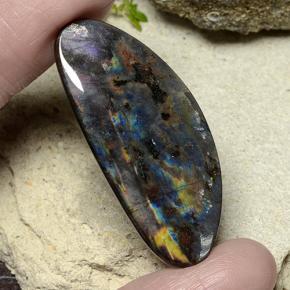Spectrolite multicolore naturelle forme fantaisie, 15,39 ct, opaque