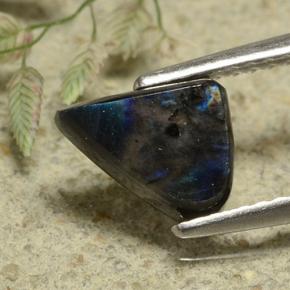 Spectrolite multicolore naturelle forme fantaisie, 1,09 ct, opaque