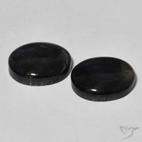 Shop natural 4.30ct Multicolore Spectrolite gems, ovale, from Finlande at GemSelect. In stock, global shipping!