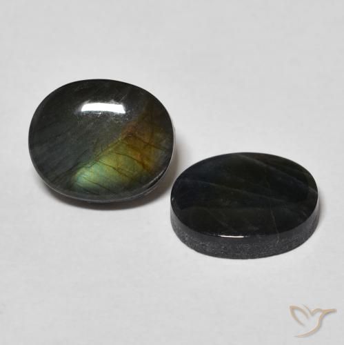 Shop natural 4.17ct Multicolore Spectrolite gems, ovale, from Finlande at GemSelect. In stock, global shipping!