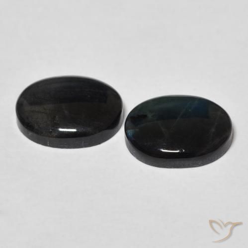 Shop natural 4.09ct Multicolore Spectrolite gems, ovale, from Finlande at GemSelect. In stock, global shipping!