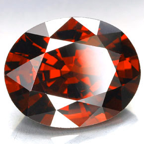 Grenat Spessartite Rouge naturelle Coupe ovale, 9.53 ct, VVS-VS
