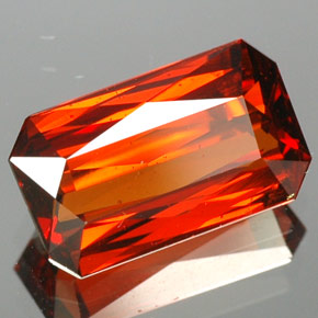 Grenat Spessartite Orange rougeâtre naturelle Taille émeraude, 2.28 ct, VVS-VS