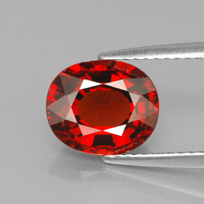 Grenat Spessartite Orange rougeâtre naturelle Coupe ovale, 2.85 ct, VVS-VS