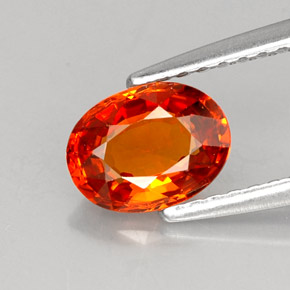 Grenat spessartite orange naturelle coupe ovale, 1,05 ct, VS